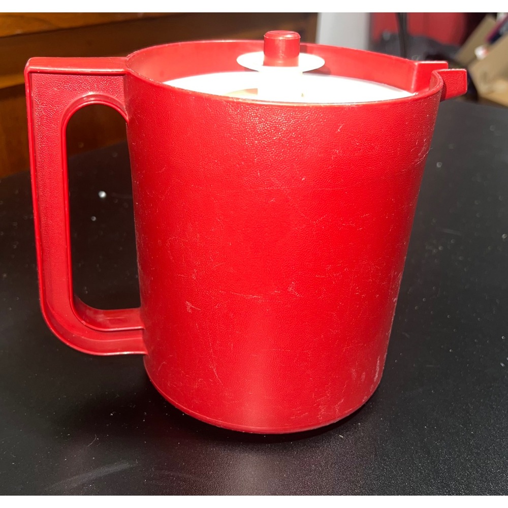 Vintage Tupperware Red Push Button Pitcher‎ 1 Quart 800-11 Vacuum Seal Lid USA